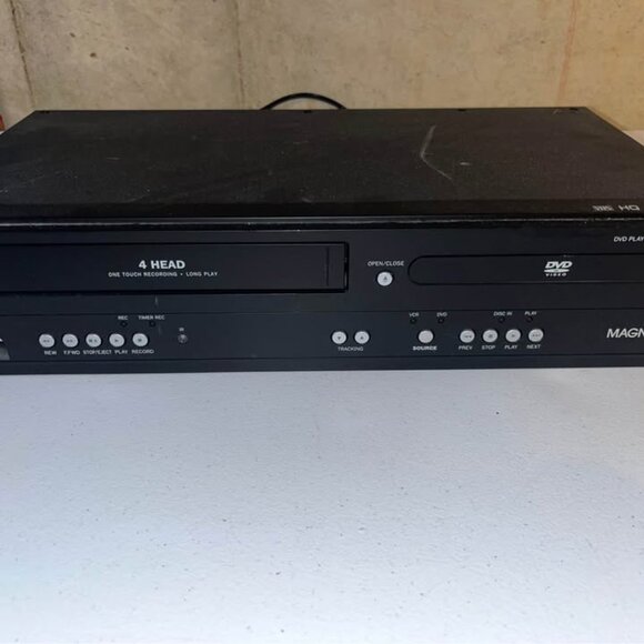 Magnavox DV220MW9 VCR/ DVD Recorder Combo Player No Remote VHS TESTED WORKING - Picture 1 of 3